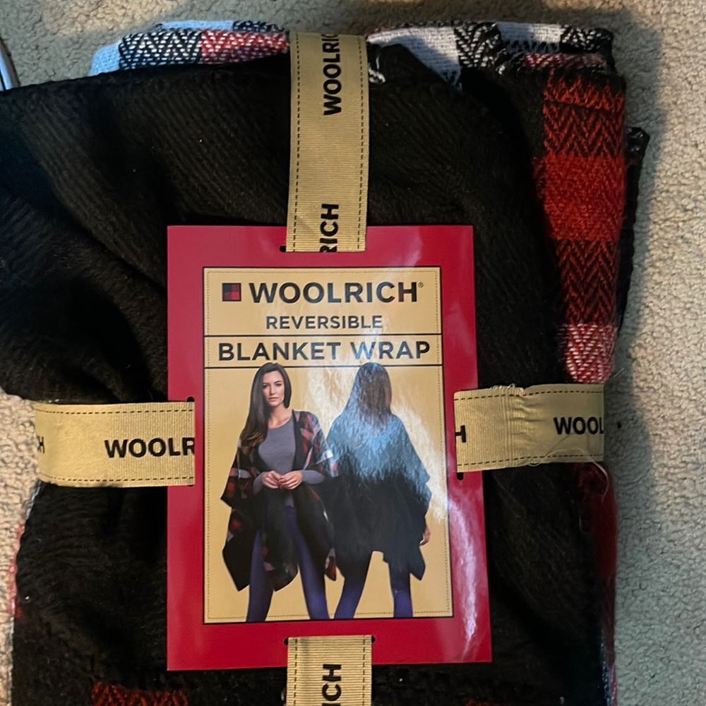 Reversible blanket wrap